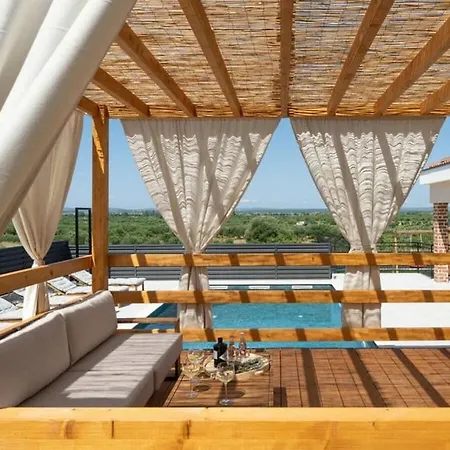In With Swimming Pool *