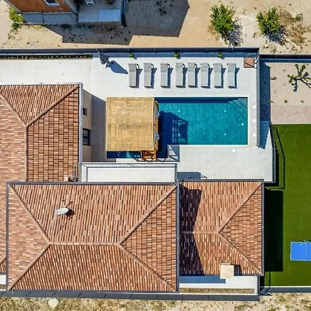 In With Swimming Pool *