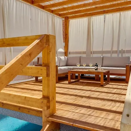 In With Swimming Pool